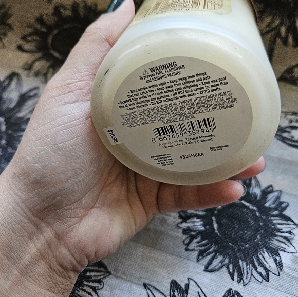 Bath And Body Works Almond Croissant Candle - Picture 3 of 3